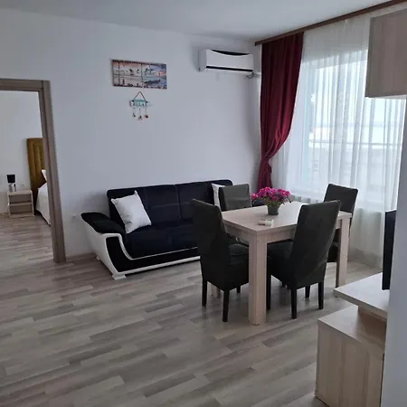 Apartamento Summerland Mamaia, La 30 M De Plaja, Splendida